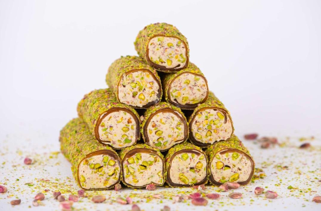 Fıstık Kaplamalı Ballı Fıstıklı Sarma Lokum